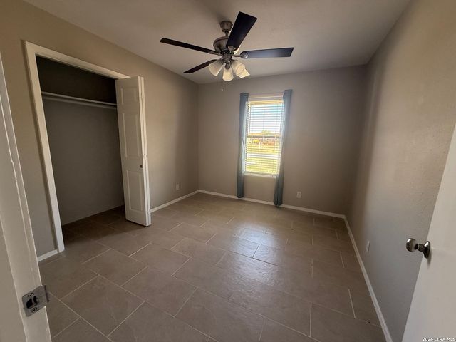 809 8th, Floresville, TX 78114