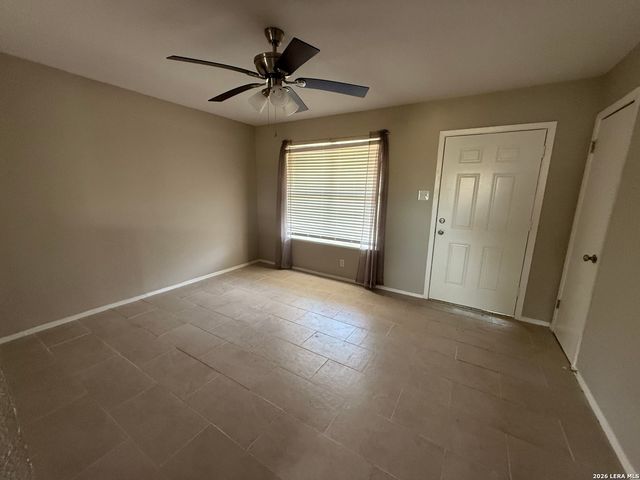 809 8th, Floresville, TX 78114