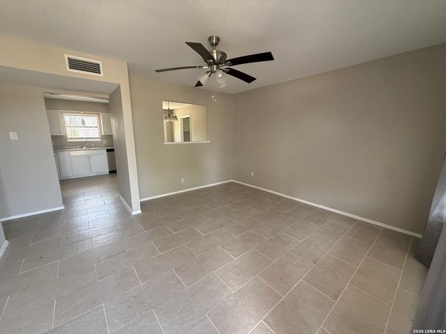 809 8th, Floresville, TX 78114