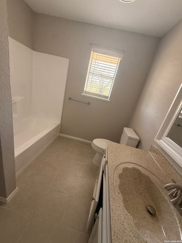 809 8th, Floresville, TX 78114