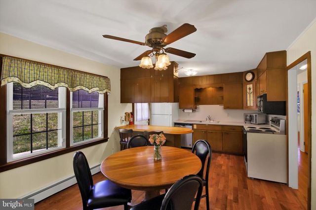 388 CHESTNUT ST, Hamburg, PA 19526