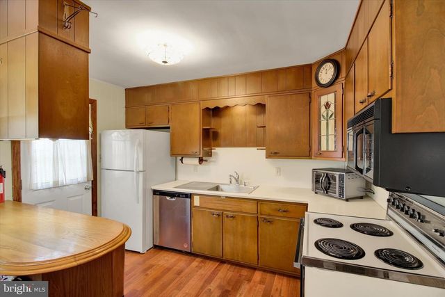 388 CHESTNUT ST, Hamburg, PA 19526