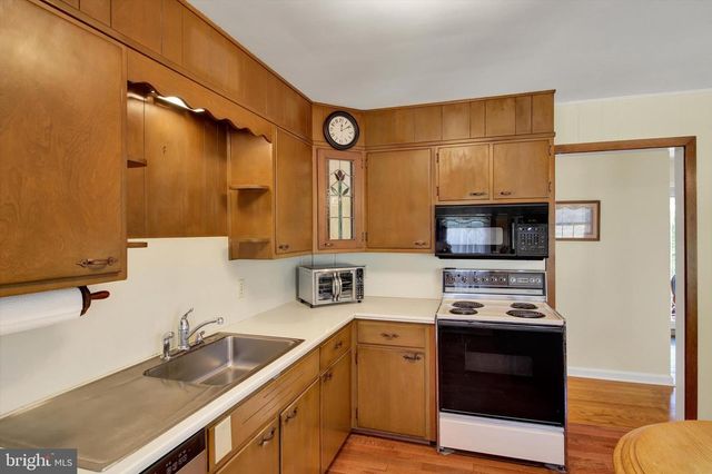 388 CHESTNUT ST, Hamburg, PA 19526