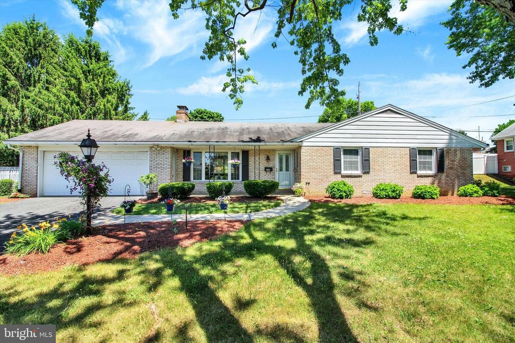 388 CHESTNUT ST, Hamburg, PA 19526