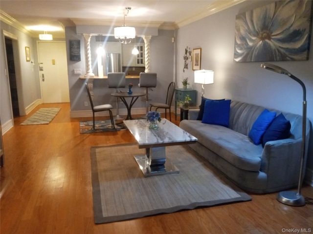 1374 Midland Avenue 214, Bronxville, NY 10708