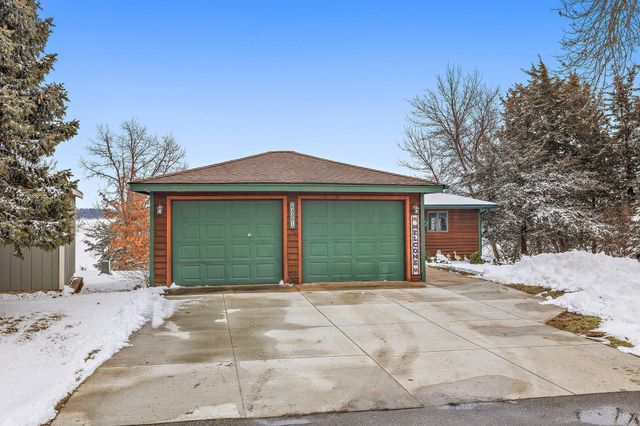 24301 W Cedar Lake Drive, New Prague, MN 56071