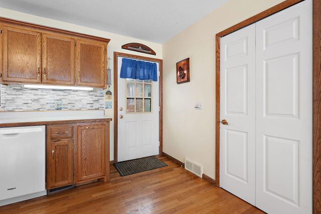 24301 W Cedar Lake Drive, New Prague, MN 56071