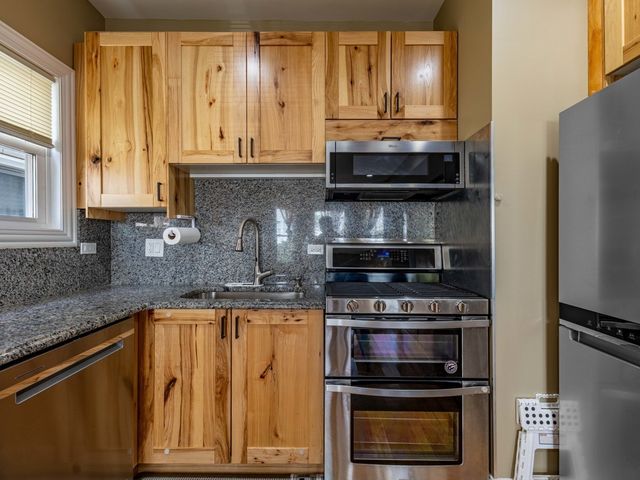 3517 W Diversey Avenue, Chicago, IL 60647