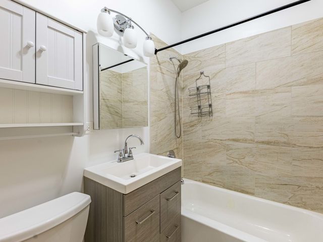 3517 W Diversey Avenue, Chicago, IL 60647