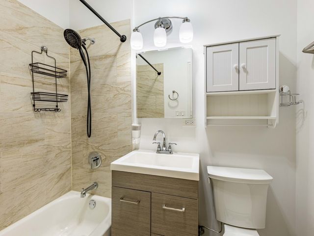 3517 W Diversey Avenue, Chicago, IL 60647