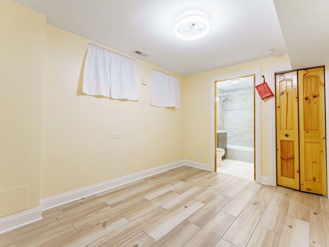 3517 W Diversey Avenue, Chicago, IL 60647