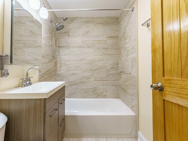 3517 W Diversey Avenue, Chicago, IL 60647