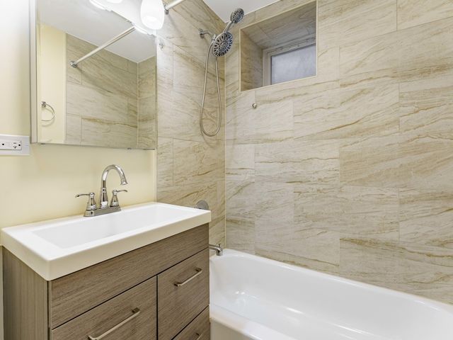3517 W Diversey Avenue, Chicago, IL 60647