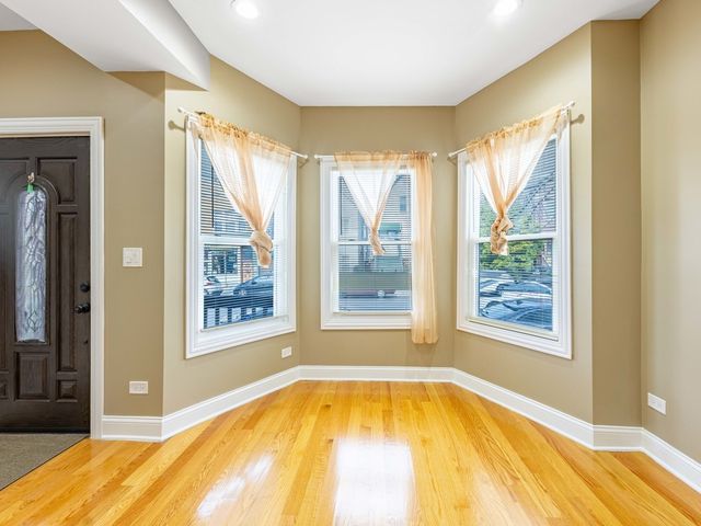 3517 W Diversey Avenue, Chicago, IL 60647