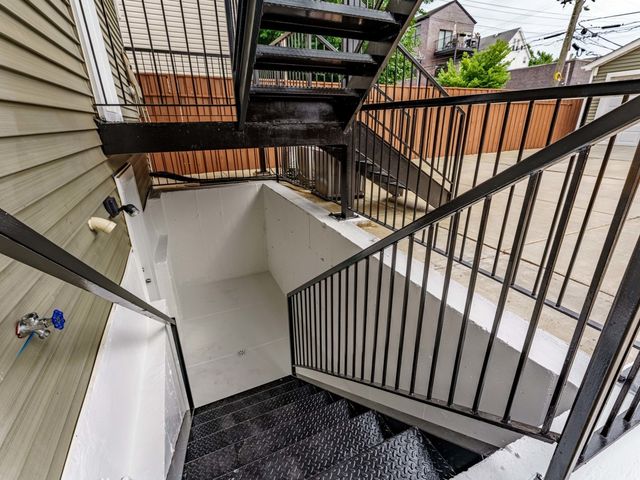 3517 W Diversey Avenue, Chicago, IL 60647