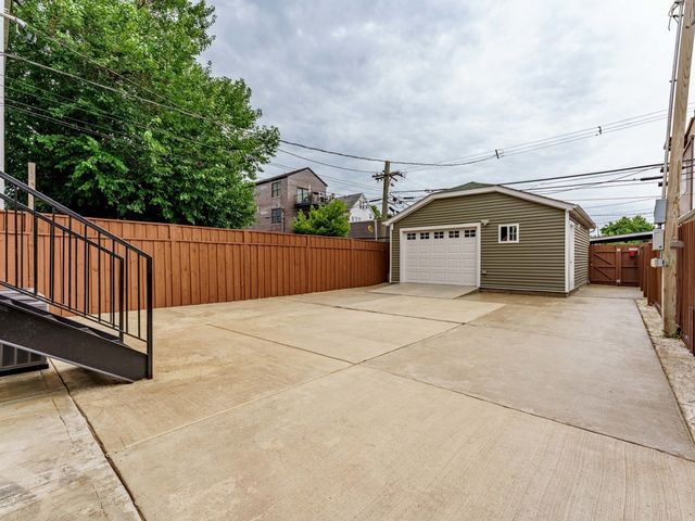 3517 W Diversey Avenue, Chicago, IL 60647