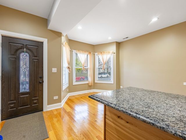 3517 W Diversey Avenue, Chicago, IL 60647