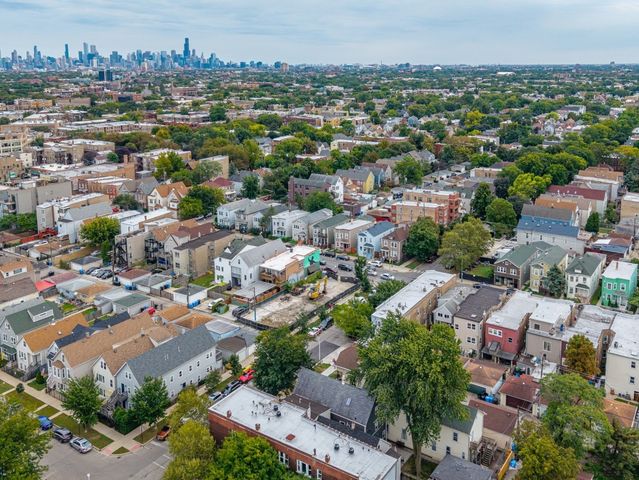 3517 W Diversey Avenue, Chicago, IL 60647
