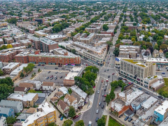 3517 W Diversey Avenue, Chicago, IL 60647