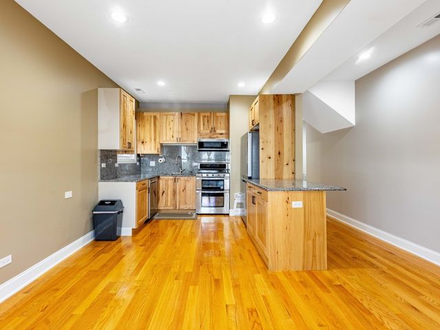 3517 W Diversey Avenue, Chicago, IL 60647