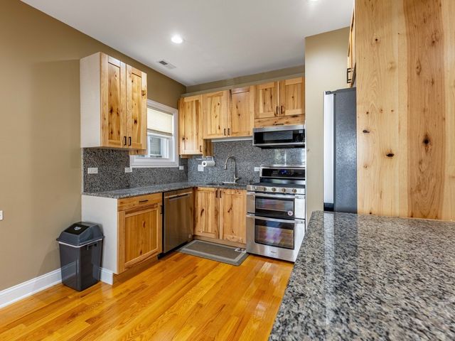 3517 W Diversey Avenue, Chicago, IL 60647