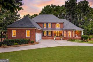 190 Oakhurst Leaf Drive, Milton, GA 30004
