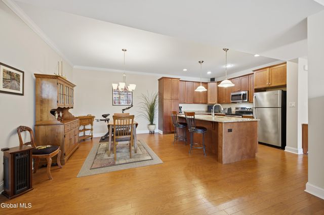 707 Lois Lane, Niskayuna, NY 12304