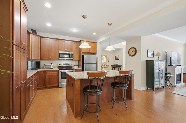 707 Lois Lane, Niskayuna, NY 12304