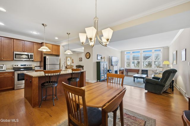 707 Lois Lane, Niskayuna, NY 12304