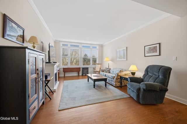 707 Lois Lane, Niskayuna, NY 12304