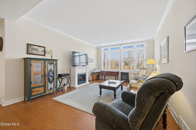 707 Lois Lane, Niskayuna, NY 12304