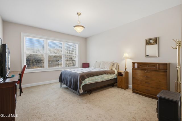 707 Lois Lane, Niskayuna, NY 12304