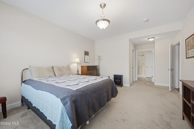 707 Lois Lane, Niskayuna, NY 12304