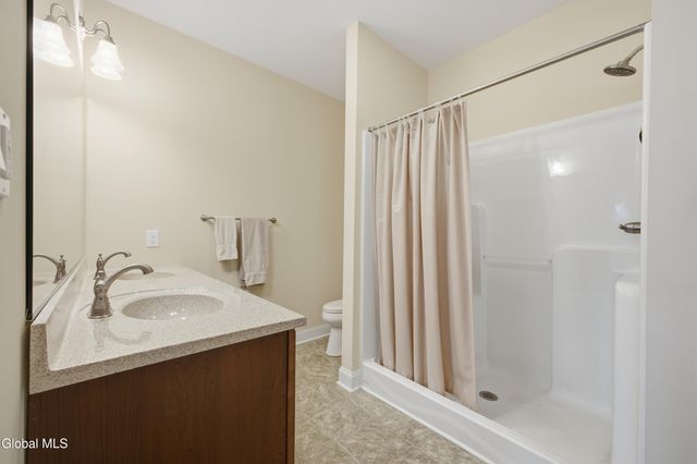 707 Lois Lane, Niskayuna, NY 12304