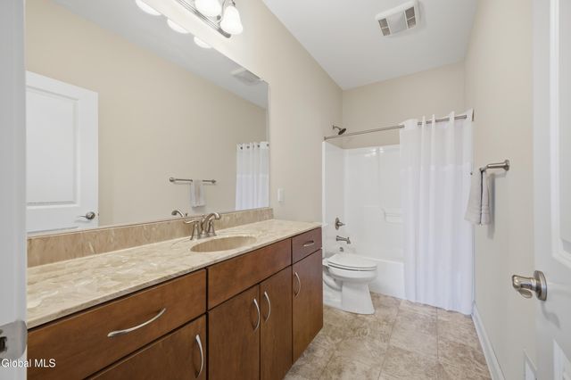 707 Lois Lane, Niskayuna, NY 12304