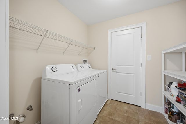 707 Lois Lane, Niskayuna, NY 12304