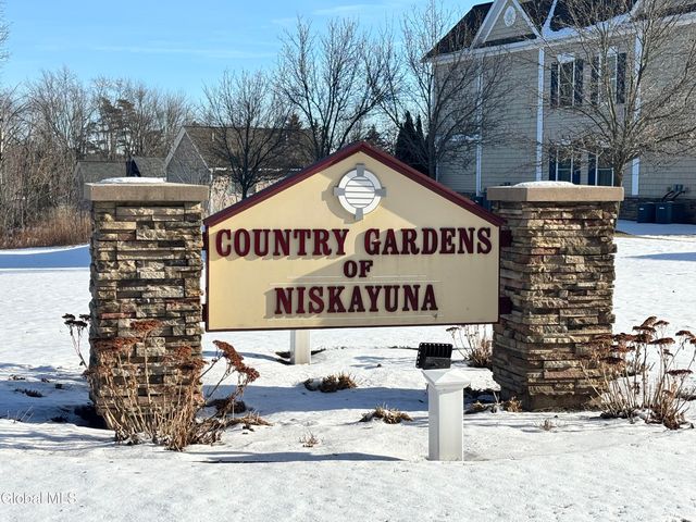 707 Lois Lane, Niskayuna, NY 12304