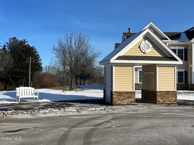 707 Lois Lane, Niskayuna, NY 12304