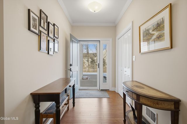 707 Lois Lane, Niskayuna, NY 12304