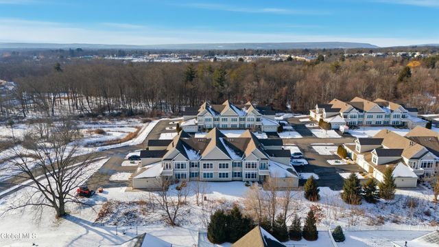 707 Lois Lane, Niskayuna, NY 12304