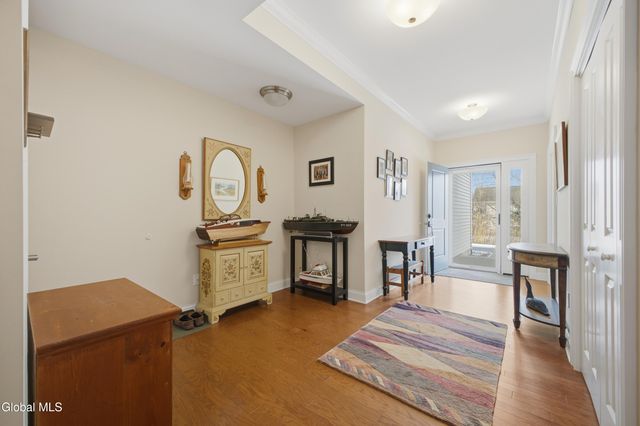 707 Lois Lane, Niskayuna, NY 12304