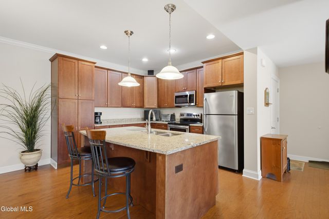 707 Lois Lane, Niskayuna, NY 12304