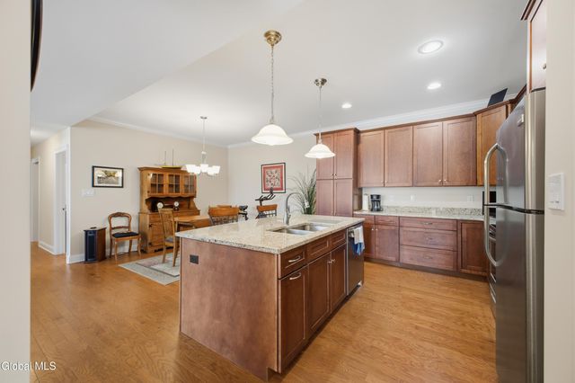 707 Lois Lane, Niskayuna, NY 12304