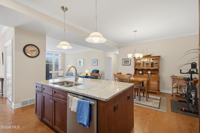 707 Lois Lane, Niskayuna, NY 12304