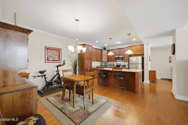 707 Lois Lane, Niskayuna, NY 12304