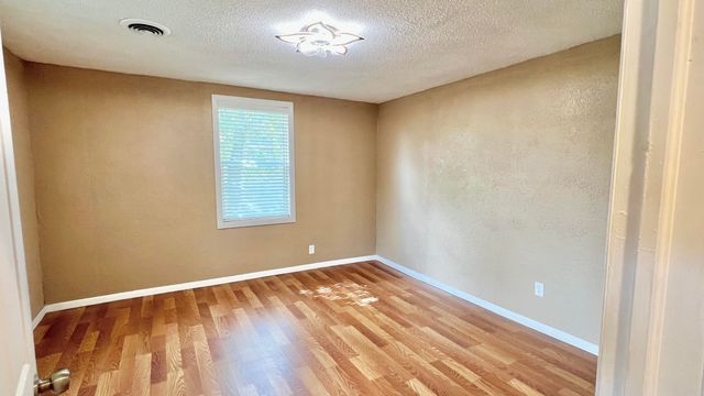 912 3rd Street, Monett, MO 65708