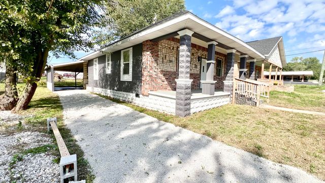 912 3rd Street, Monett, MO 65708