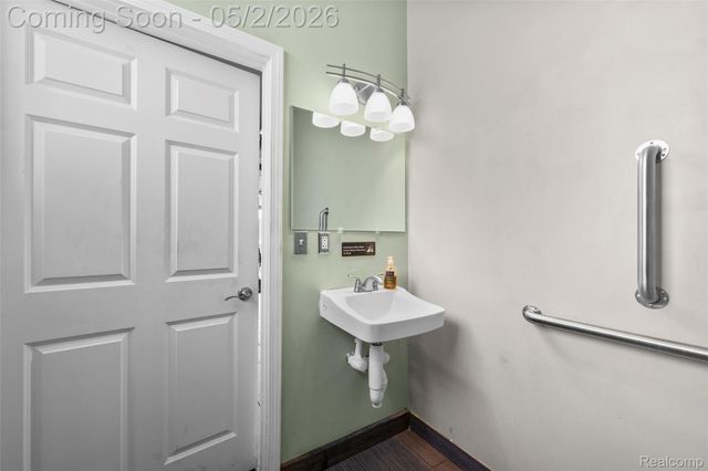 27751 Harper Avenue, St. Clair Shores, MI 48081