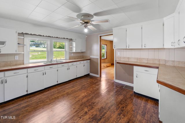 9494 Porterfield Highway, Abingdon, VA 24210