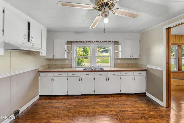 9494 Porterfield Highway, Abingdon, VA 24210